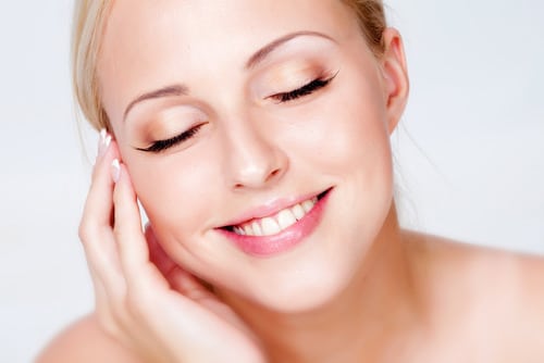 Blonde woman feels more comfortable in her skin after rosacea treatments.